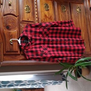 🍁NWT Women's Red & Black Plaid Button Down Shirt